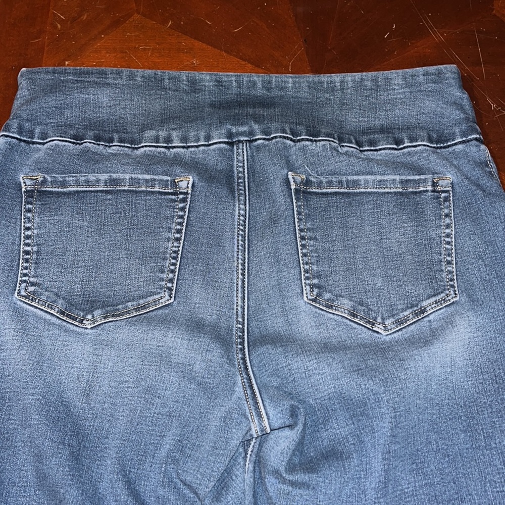 Best seller Lee jeans. Excellent condition. - Picture 7 of 9